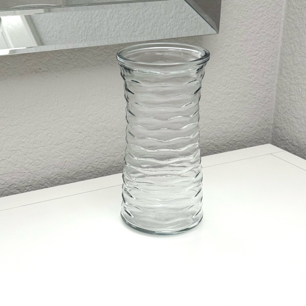 Elegant Wave Pattern Clear Glass Vase